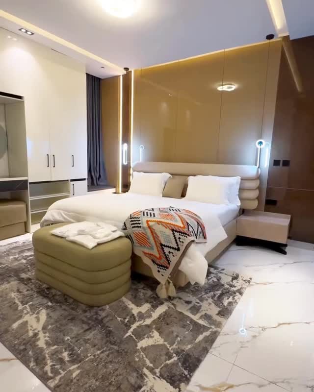 Luxury four-bedroom short-let apartment in Odili